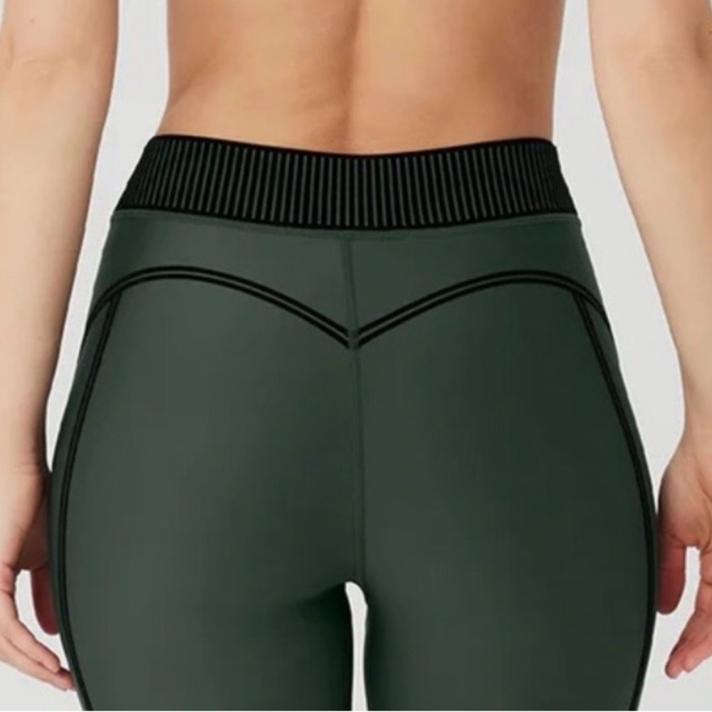ALO airlift line up leggings dark cactus - Picture 5 of 6
